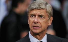 El entrenador de los 'Gunners' fue contundente al descartar al jugador charrúa para reforzar su ataque.