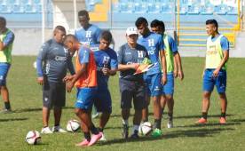 Momento que el entrenador Jorge Luis Pinto trabaja con la Sub-23 en el estadio Morazán.