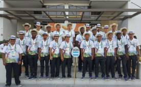 Esta es la Selección de fútbol de Honduras con el traje con el que desfilarán este día en la inauguración de los Juegos Olímpicos de Río de Janeiro. Foto @Fenafuth.org