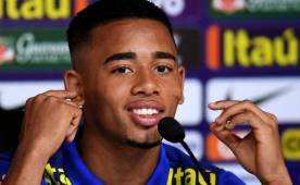 Gabriel Jesús durante una conferencia de prensa en Brasil, actualmente está concentrado con su selección. Foto AFP.