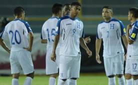 La Selección de Honduras desaprovechó la oportunidad de sacar un triunfo en el Cuscatlán y terminó empatando con El Salvador. Fotos Neptalí Romero y Ronald Aceituno.