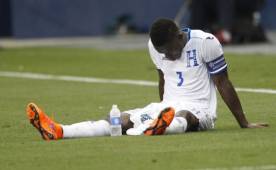 Maynor Figueroa quedó tendido en el césped del Sporting Park luego de quedar eliminado.