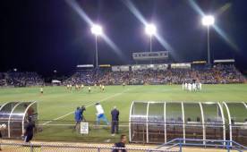 Las banderas de Honduras y Colombia le pusieron ambiente a las gradas del estadio en Ft. Lauderdale. Foto DIEZ