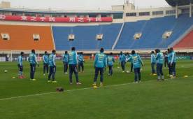 La Selección Nacional de Honduras hoy entrenando en el estadio Shaanxi Sports Center.