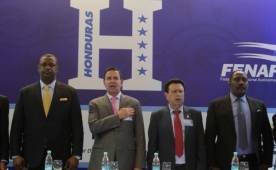 El presidente de Concacaf, Jeffrey Webb con Rafael Callejas y Alfredo Hawit en la mesa principal. (Foto: Juan Salgado)