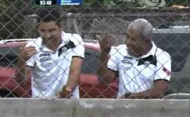 Castellón fue expulsado al minuto 41 por fuertes reclamos al árbitro y desde la parte exterior del campo habría solicitado a los jugadores retirarse.