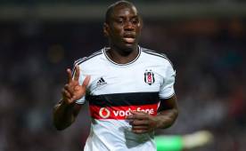 Luego de una buena campaña con el Besiktas de Turquía, Demba Ba se marcha a China para jugar con el Shanghai Shenhua. Foto AFP