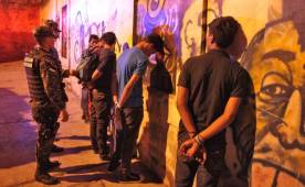 Varios aficionados resultaron detenidos tras el relajo armado tras finalizado el Motagua-Olimpia.