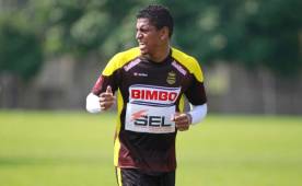 Carlo Costly entrena con Real España y negocia posible regreso.