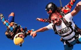 Benzema disfrutó en Dubai de deportes extremos como paracaidismo.