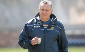 Afición hondureña, salvadoreña y mexicana ha dedicado mensajes de apoyo al técnico Juan de Dios Castillo. Foto DIEZ