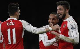 Olivier Giroud en el último suspiro de la primera parte hizo el segundo tanto del Arsenal en el triunfo 2-1 ante Manchester City. Foto AFP