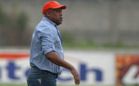 Hernán Medford no salió contento con el arbitraje de Erick Andino en Tocoa, pero prefirió no comentarlo. Foto Samuel Zelaya