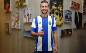 Porto oficializó este lunes la contratación de Miguel Layún.