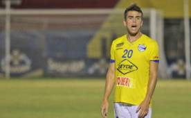 Lucas Espíndola ha jugado varios partidos amistosos con el Victoria.