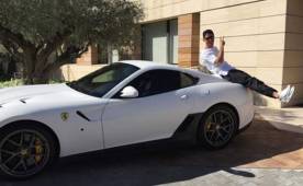 El Ferrari es un modelo 599 GTB Fiorano, valorado en 330 mil euros.