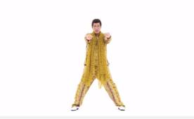 El video cuenta es sencillo pero con un ritmo bastante pegajoso.