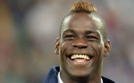 Con apenas 26 años, la carrera de Mario Balotelli parece apagarse poco a poco.