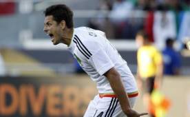 Javier Hernández salió muy apenado por la goleada recibida por los chilenos en cuartos de final.