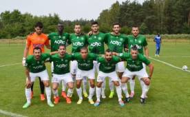 Alfredo Mejía posando con los titulares del panthrakikos.