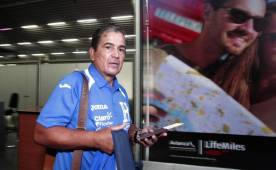 Jorge Luis Pinto, seleccionador de Honduras, viajó esta mañana a México.