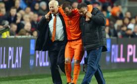 Rafael van der Vaart tiene un problema en el gemelo de su pierna derecha y no le ajustará para llegar a Brasil.