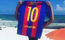 Esta no es la primera vez que Miss Bum Bum manda mensajes sensuales a Messi.