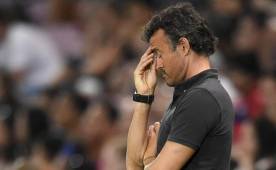 Luis Enrique no ha logrado conseguir una armonía con las estrellas del Barcelona y según medios, si pierde el domingo sería destituido. Foto AFP