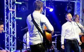 En la fiesta de Navidad del Manchester United, el delantero no dejó escapar la oportunidad para subirse a 'cantar'.