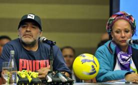 Diego Maradona habló en conferencia de prensa de Louis Van Gaal y de Radamel Falcao que está en el Manchester United.