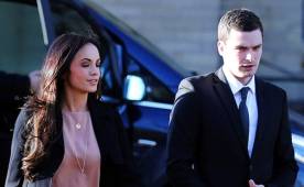 Adam Johnson se ha declarado hoy culpable ante un tribunal británico de haber besado a una menor de edad