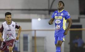 El jamaiquino Akeem Priestley entró de cambio al minuto 89 en el juego entre Isidro Metapán y Chalatenango. (Foto: El Gráfico)