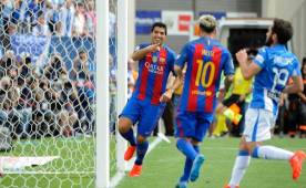 El festejo de Luis Suárez con su amigo Messi en la goleada ante el Leganés. Foto AFP.