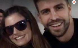 El defensor del Barcelona mostró a una chica regalándole unos lentes.