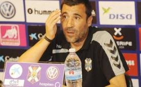 Raúl Agné, técnico del Tenerife se molestó porque Lozano llegó lesionado al club.