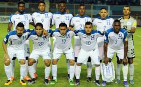 Este grupo de jugadores pretende vencer a El Salvador en el Olímpico y darle vuelta al panorama rumbo a Rusia 2018. Foto Ronald Aceituno