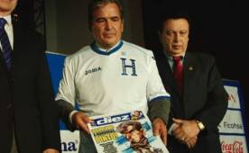 Jorge Luis Pinto, recibió este día por parte de Diario Deportivo DIEZ una caricatura alegoríca a su llegada a Honduras.