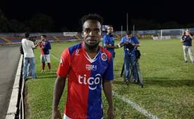 'Pery' Martínez dice haber salido con la frente en alto del FAS de El Salvador.