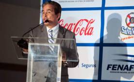 Jorge Luis Pinto le envió un 'saludo' a los jugadores de Costa Rica por equivocación.