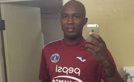 Jefferson Bernárdez se tomó una selfie con la camiseta del Motagua.