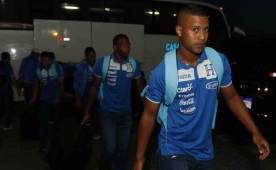 Óscar Salas al momento de llegar al aeropuerto Villeda Morales para viajar a Colombia. Fotos: Delmer Martínez
