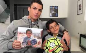 Cristiano Ronaldo junto a su hijo Cristiano Jr.