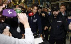 El brasileño Lucas Silva saliendo del aeropuerto Barajas de Madrid. (Foto: Tomada de diario AS)