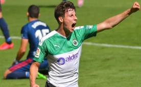 Guillermo Fernández del Racing de Santander celebra el gol con el que vencieron al Huesca en la segunda de España. Foto cortesía La Liga