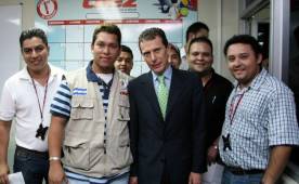 En una de sus visitas a Honduras, Emilio Butragueño visitó la Sala de Redacción de Diario Deportivo DIEZ. Foto DIEZ: Archivo