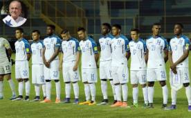 El técnico Chelato Uclés dio la calificación más baja a los defensores Maynor Figueroa y Johnny Leverón. Foto DIEZ