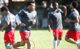 Emil fue operado de su rodilla derecha, una limpieza de menisco ha mantenido alejado al zurdo de las canchas. Su trabajo es de forma dosificada, la misión es tenerlo al 100% en la segunda vuelta.