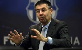 Bartomeu asegura que Xavi Hernández tiene abiertas las puertas en el club si quiere jugar un año más. Foto AFP