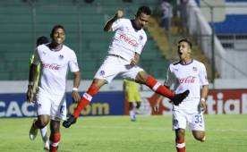 El volante Bayron Méndez celebra el primer gol del Olimpia frente al desconocido Police United de Belice por la Champions de Concacaf. Foto Ronald Aceituno