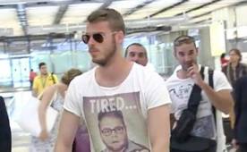David De Gea llegó al aeropuerto de Madrid cargado de maletas, pero expresó que solo está de vacaciones. Foto Twitter